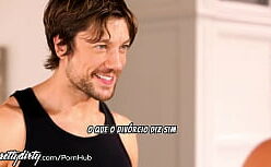 Homens punhetando a safada na transa lésbica