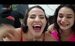 Luna benna nua fazendo boquete duplo