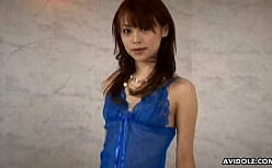 Miina wakatsukijoan na piscina com o pau do macho