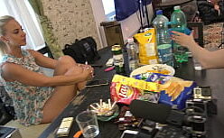 Natalie king nua mostrando a bunda