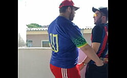 Porm hub gay tatuado comendo a novinha loira