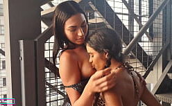 Pornou com a prima e gozou na buceta dela