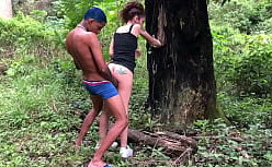 Quetzalcoatl hentai comendo essa branquinha no meio do mato