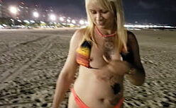 Tiff villagomez mostrando a buceta na praia