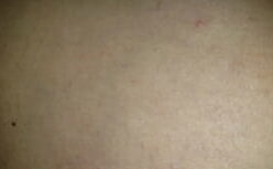 Fazendo tatuagem na buceta da namorada