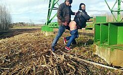 Filme pornô das negras safadas transando na beira da estrada