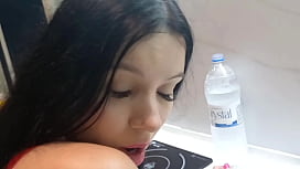 Hitomi tanakaporn comendo o cuzinho da novinha safada