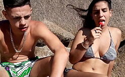 Kathia nobiliy fodendo com o cuzinho da menina na praia