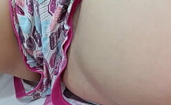 Milf creampie pornô com amiga novinha de minissaia