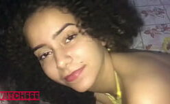 Mostrando peitinho e fudendo a coroa gostosa