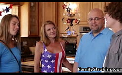 Porno com velho fodendo a irmã mais nova