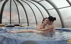 Pornor antigos comendo essa vadia bem linda no sexo quente