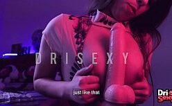 Pumheta guiada no cuzinho da ninfeta