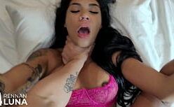 Redtubu.com novinha dando uma linda buceta apertada