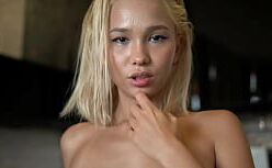 Skinny teen anal com essa vadia mais linda