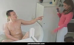 Tsaviva pelada em filme de sexo anal