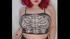 Vídeos pornográfico grátis com safada rabuda de xoxota lisinha